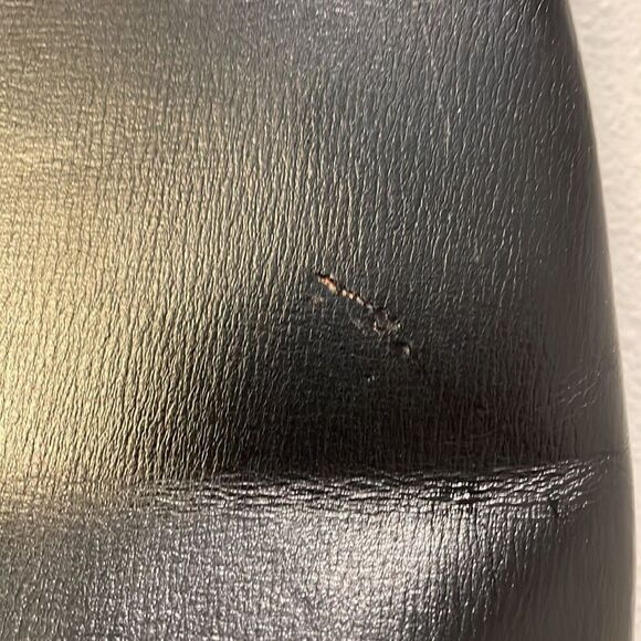 Womans vintage black leather handbag - Picture 4 of 16